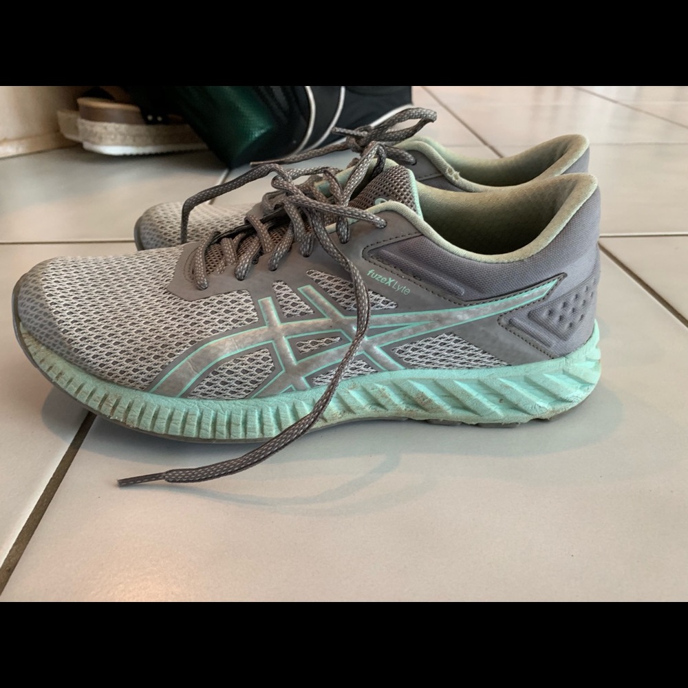 ASICs running shoe